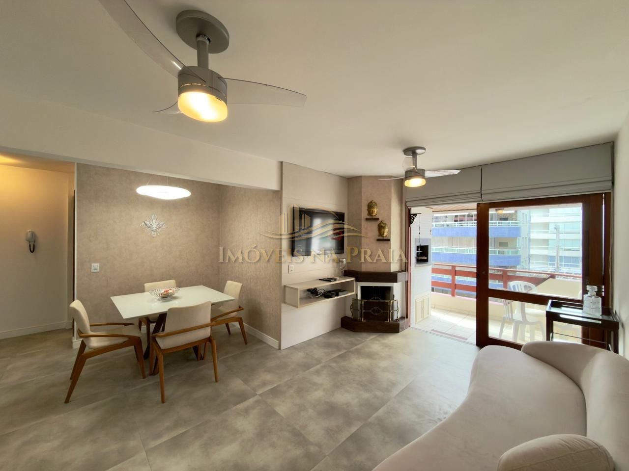Apartamento 2 dormitórios em Atlântida.