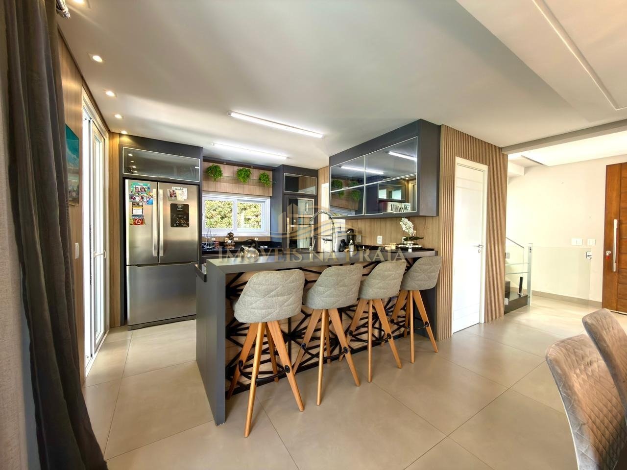 Foto 9 — Sobrado 3 suítes, frente Norte, perto clube.