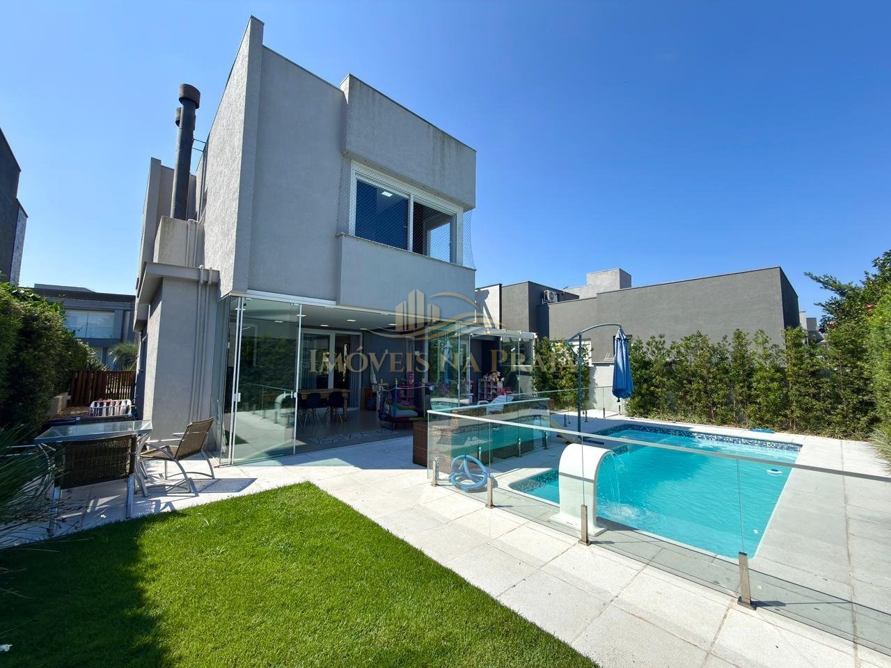 Foto 14 — Sobrado 3 suítes, frente Norte, perto clube.