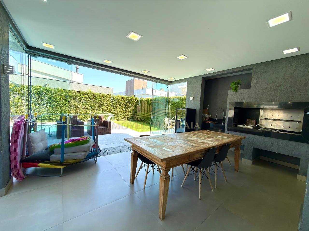 Foto 11 — Sobrado 3 suítes, frente Norte, perto clube.