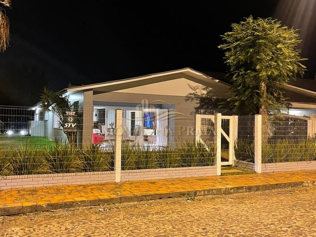 Casa 3 dormitórios no bairro Atlântida