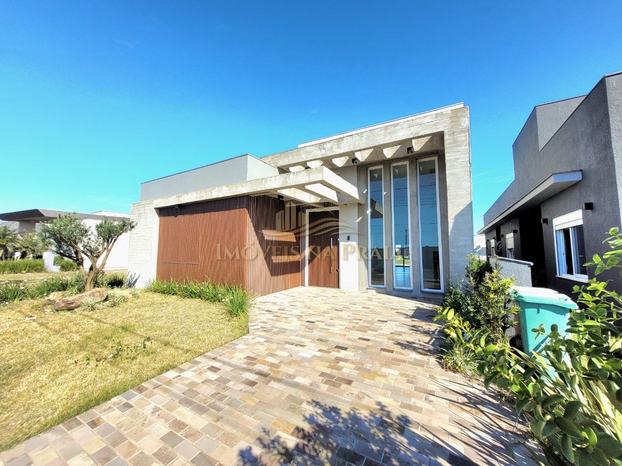 Casa em Condomínio 4 Dormitório(s) Bairro Riviera