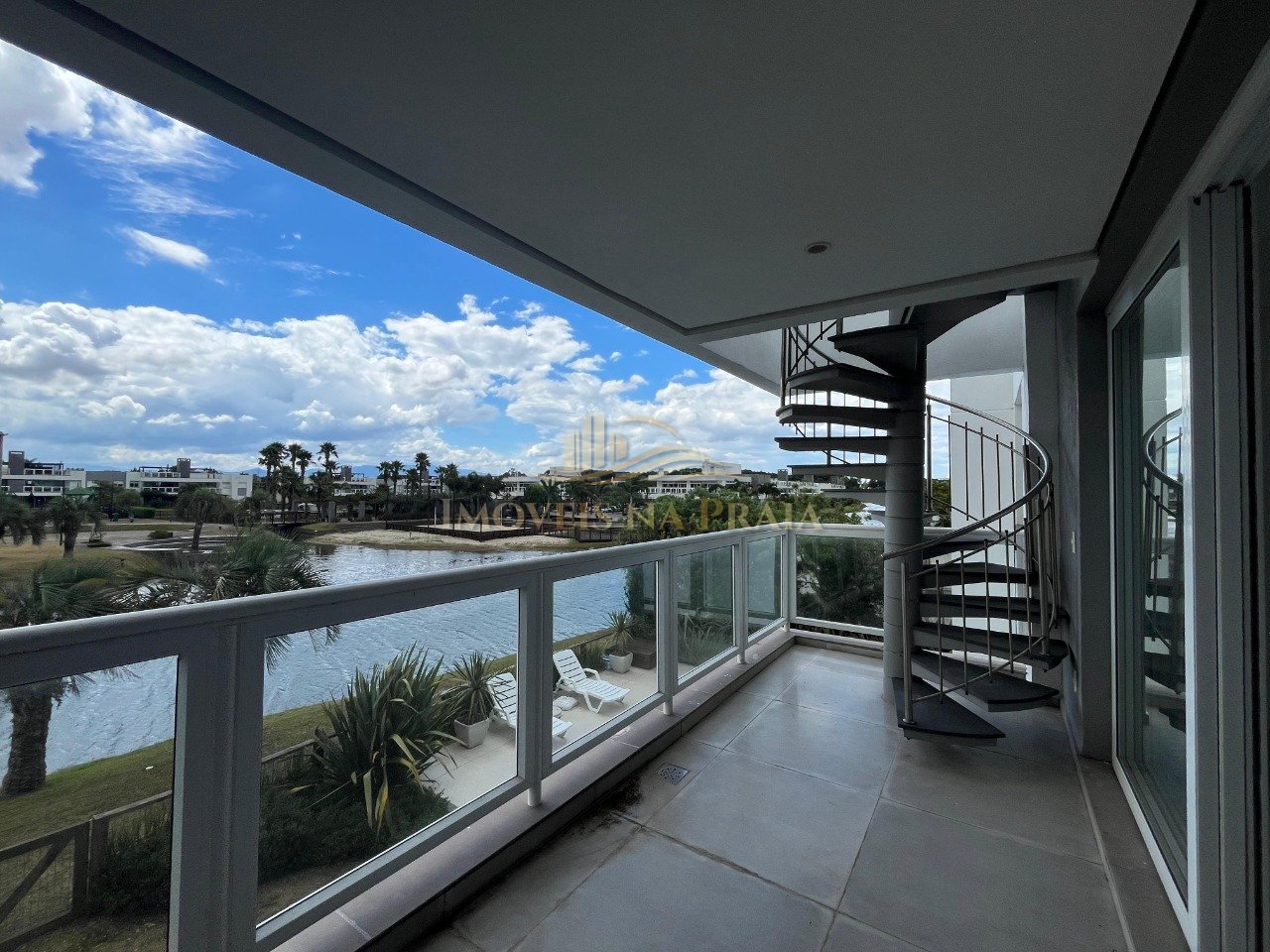 Casa em Condomínio 4 Dormitório(s) Bairro Rossi At