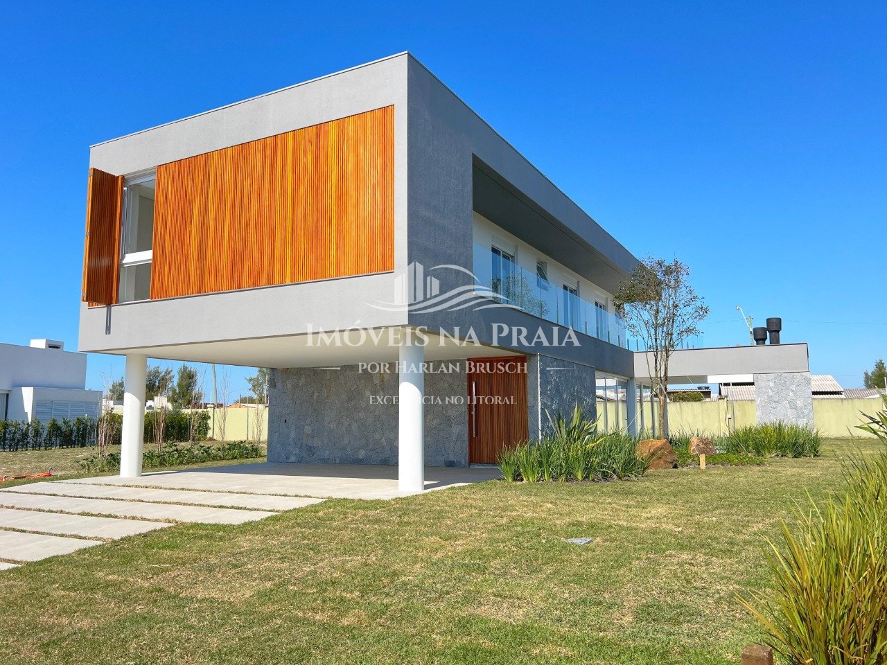 Casa em Condomínio 4 Dormitório(s) Bairro Celebrat