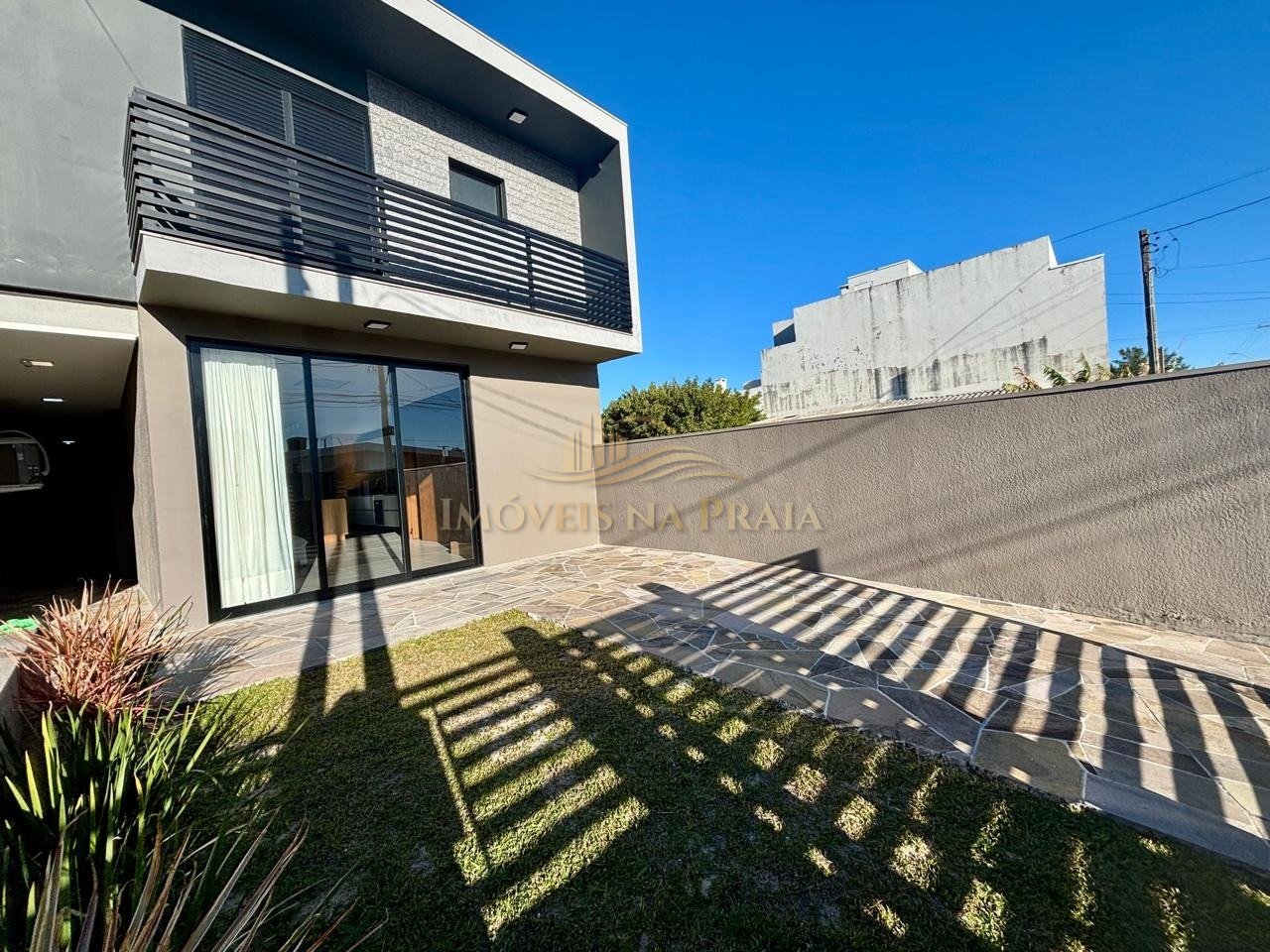 Duplex à venda no centro de Xangri-lá.
