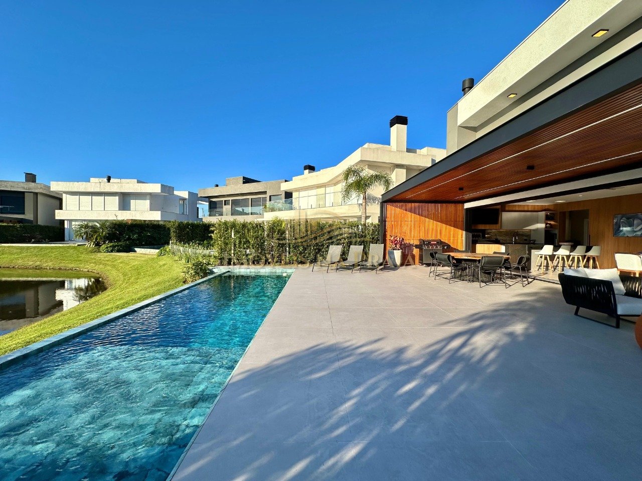 Foto 20 — Casa em Condomínio 6 Dormitório(s) Bairro Enseada