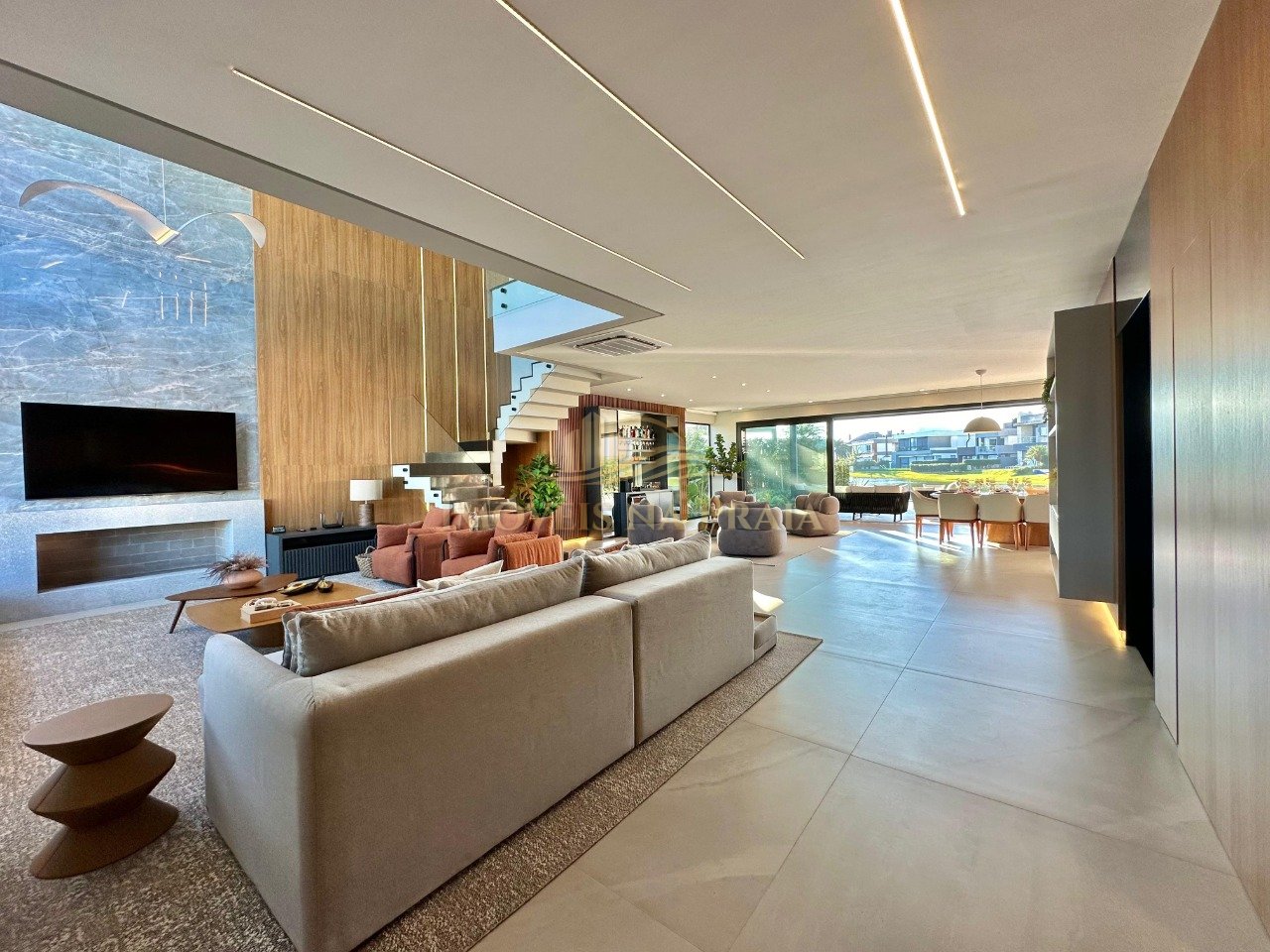 Foto 2 — Casa em Condomínio 6 Dormitório(s) Bairro Enseada