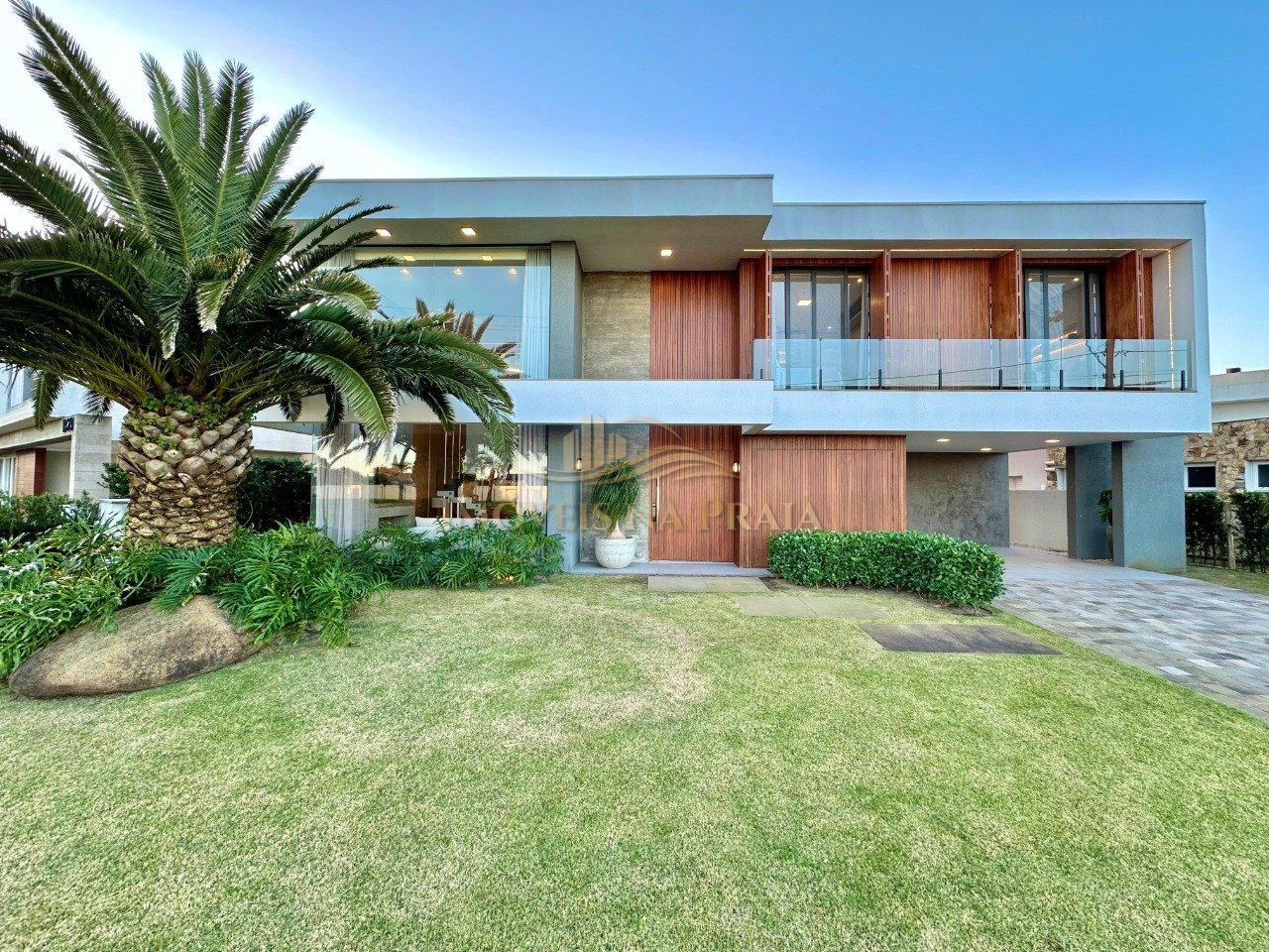 Casa em Condomínio 6 Dormitório(s) Bairro Enseada