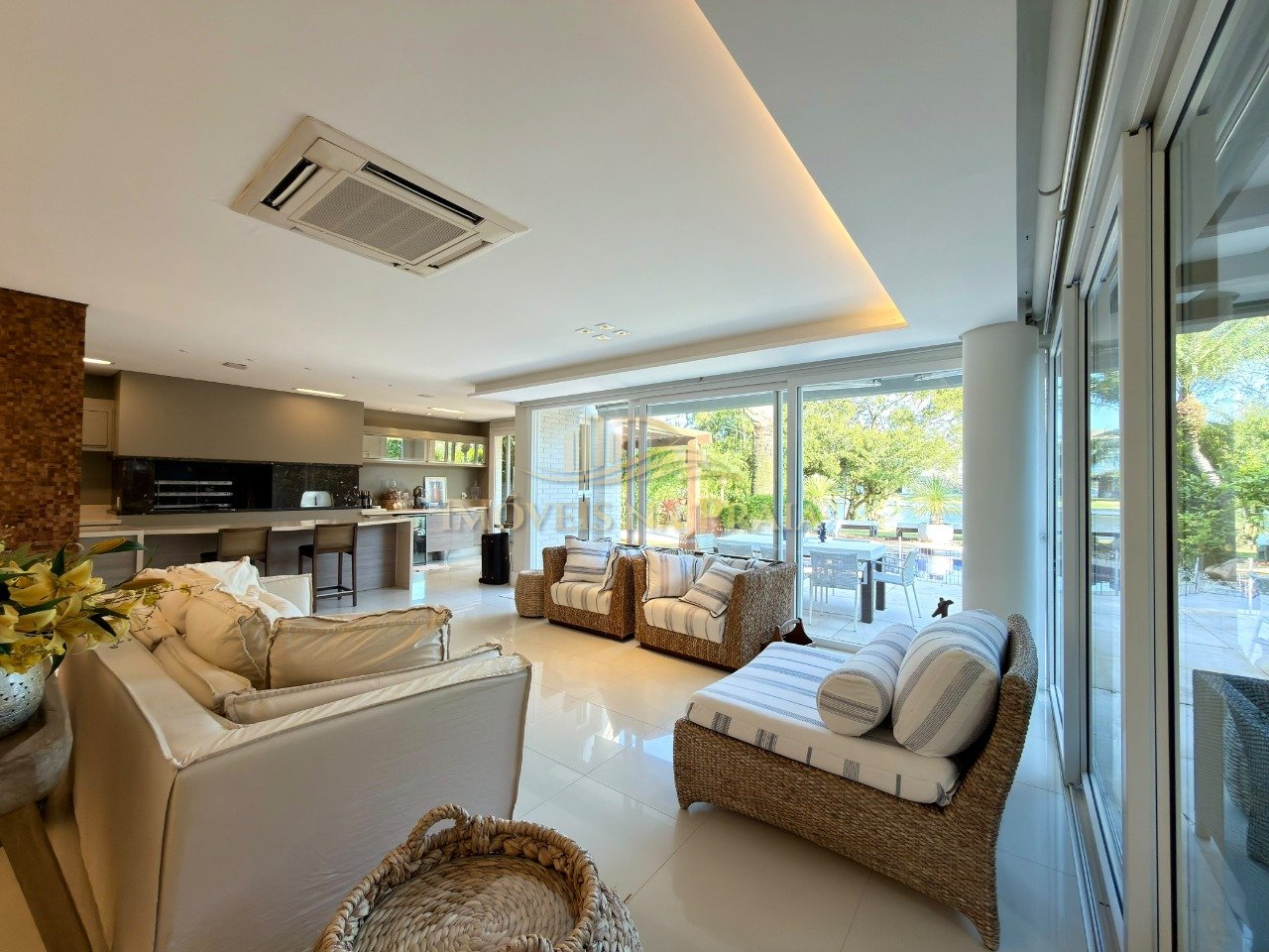 Foto 4 — Casa com 5 suítes no Bosques de Atlântida.