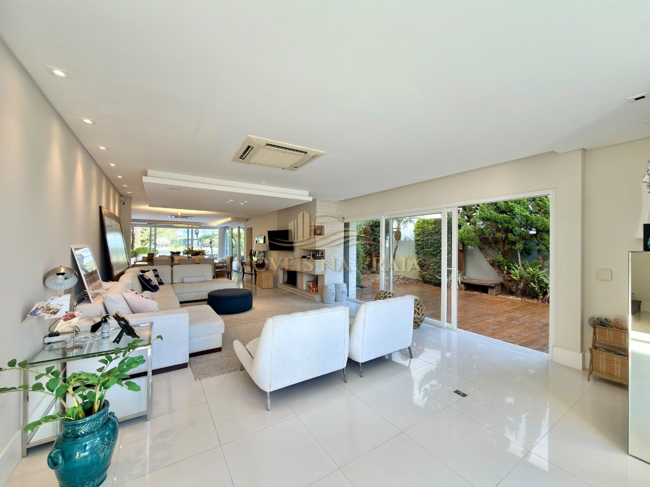 Foto 5 — Casa com 5 suítes no Bosques de Atlântida.