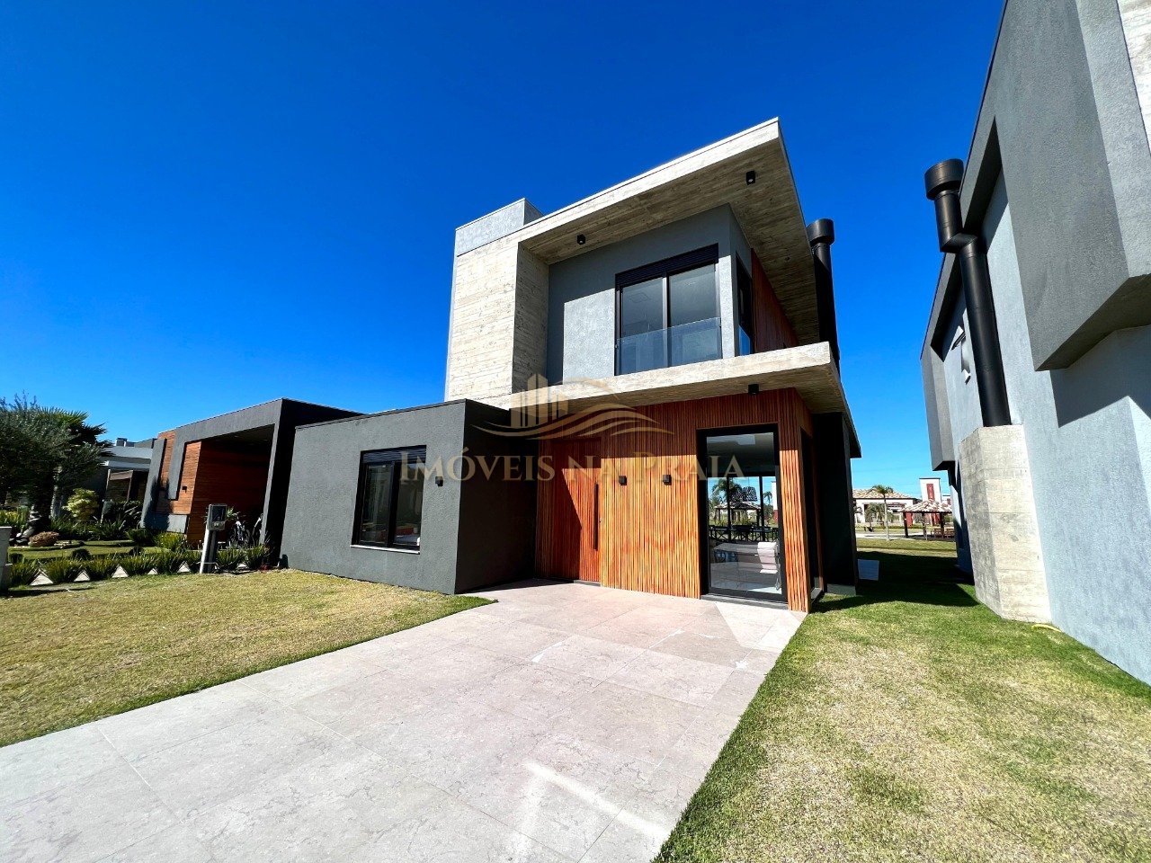 Casa em Condomínio 4 Dormitório(s) Bairro Riviera