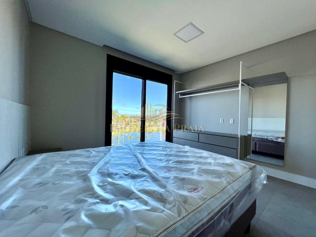 Foto 23 — Casa em Condomínio 4 Dormitório(s) Bairro Riviera