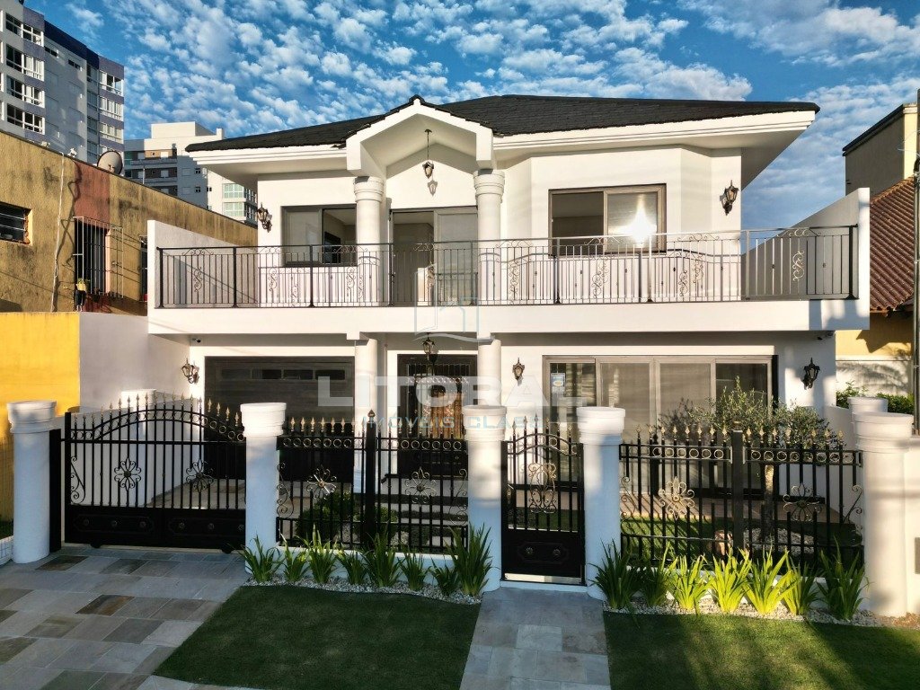 Foto 2 — Casa 5 Dormitório(s) Bairro Atlântida