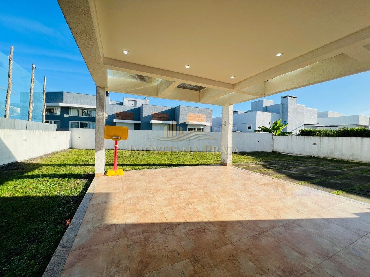 Foto 12 — Casa em Condomínio no Quintas do Lago.