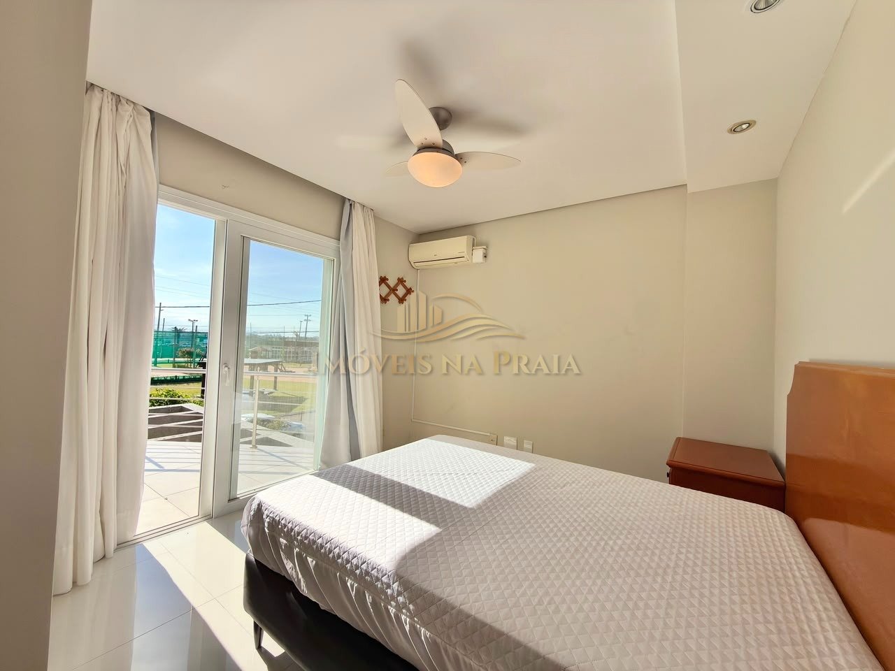 Foto 4 — Casa 03  dormitórios em condomínio no Las Palmas .