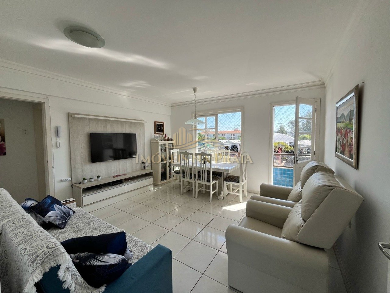 Apartamento com 3 dormitórios em Atlântida.