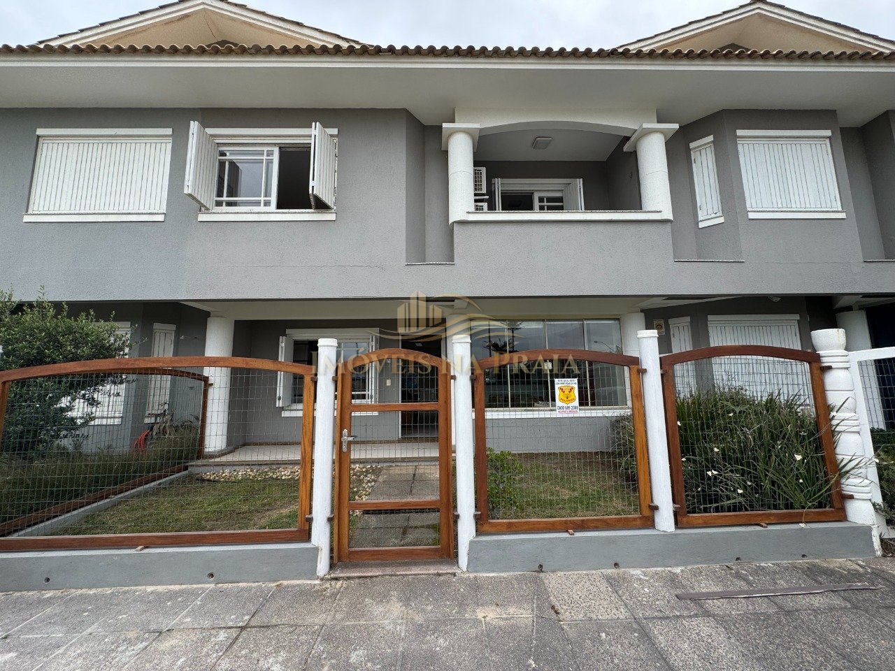 Sobrado com 3 dormitórios no Centro de Xangri-Lá.
