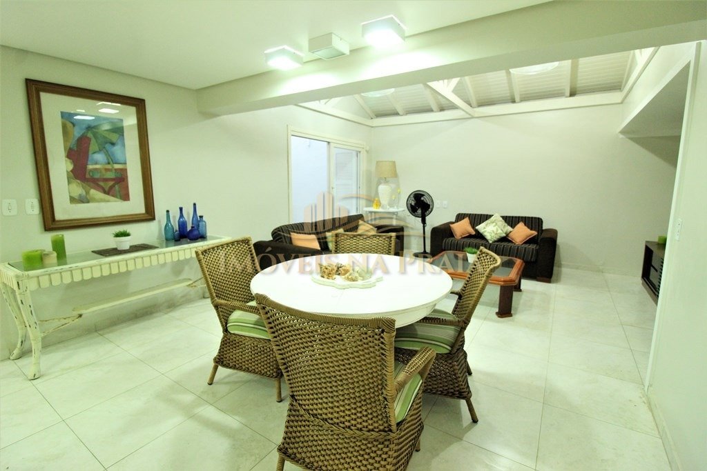Foto 34 — Casa com 6 dormitórios em Atlântida.