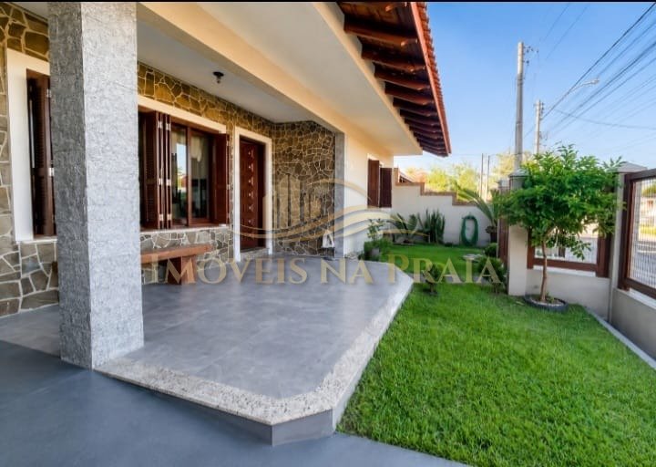 Foto 4 — Casa com 04 dormitórios no centro de Xangri-lá !