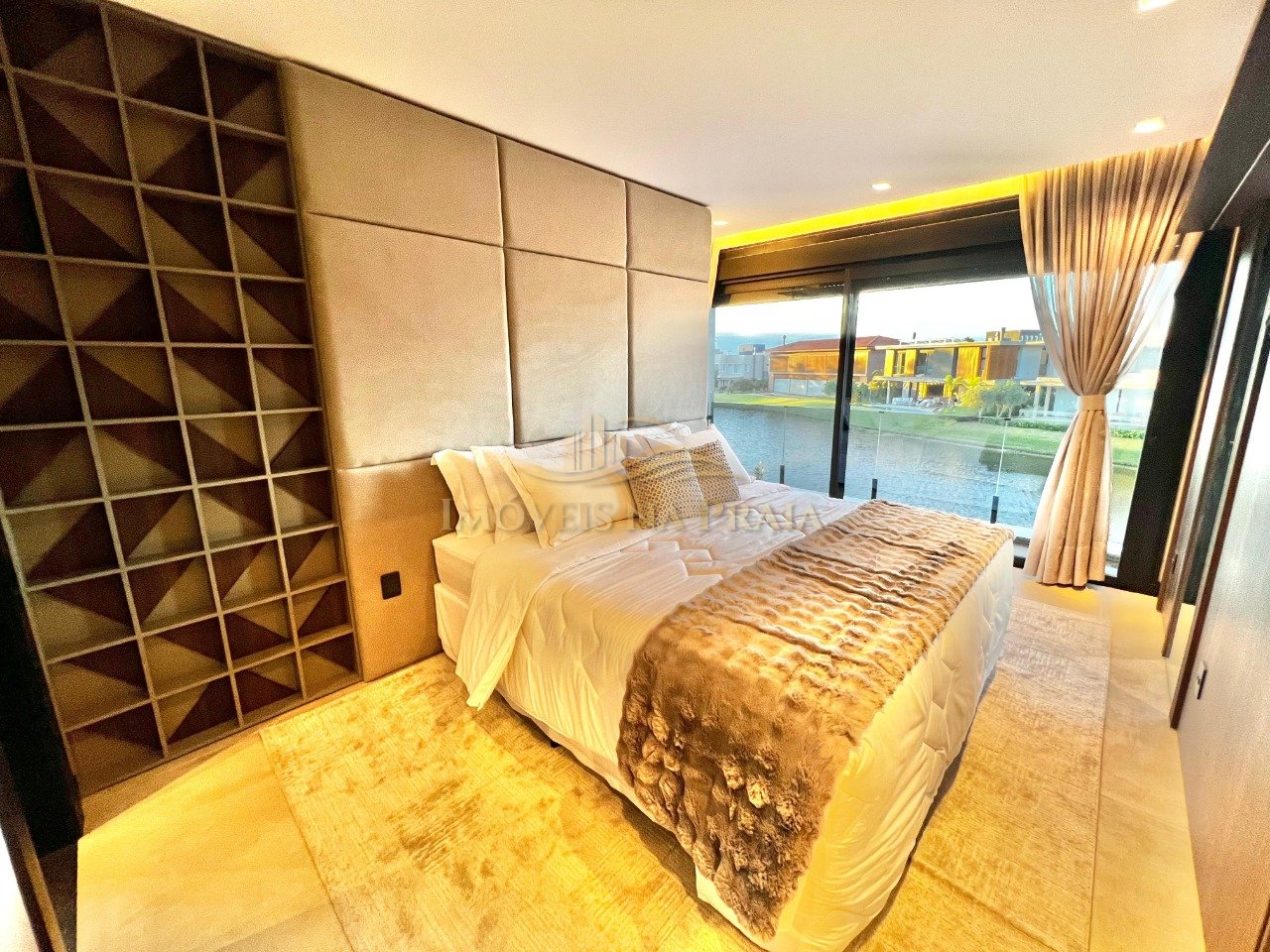 Foto 19 — Casa em Condomínio 6 Dormitório(s) Bairro Enseada