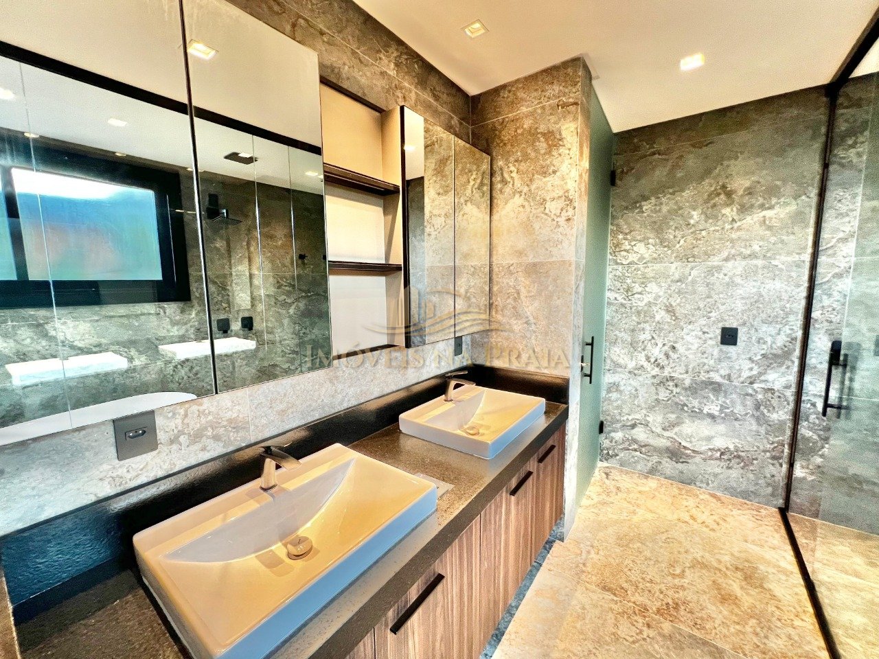 Foto 23 — Casa em Condomínio 6 Dormitório(s) Bairro Enseada