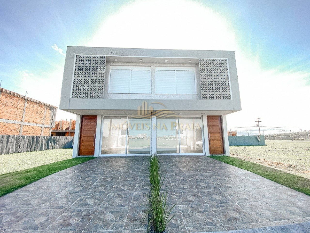 Foto 2 — Casa com 03 dormitórios no Santorini .