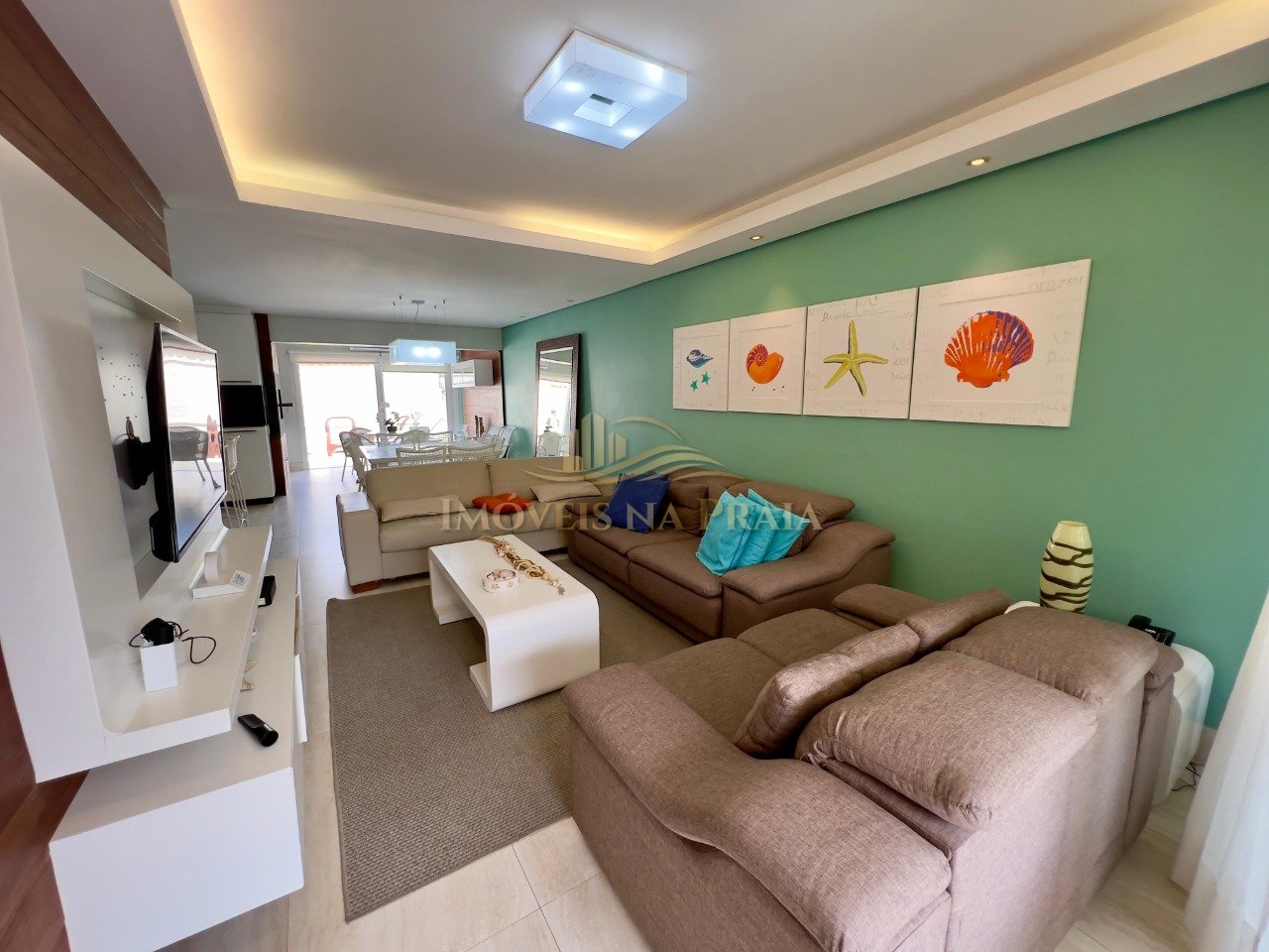 Casa em Condomínio 4 Dormitório(s) Bairro Villas R