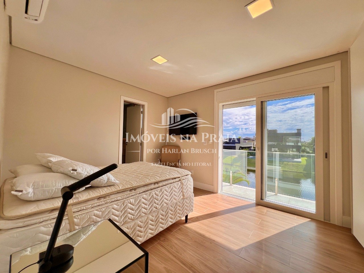 Foto 4 — Casa em Condomínio 4 Dormitório(s) Bairro Celebrat