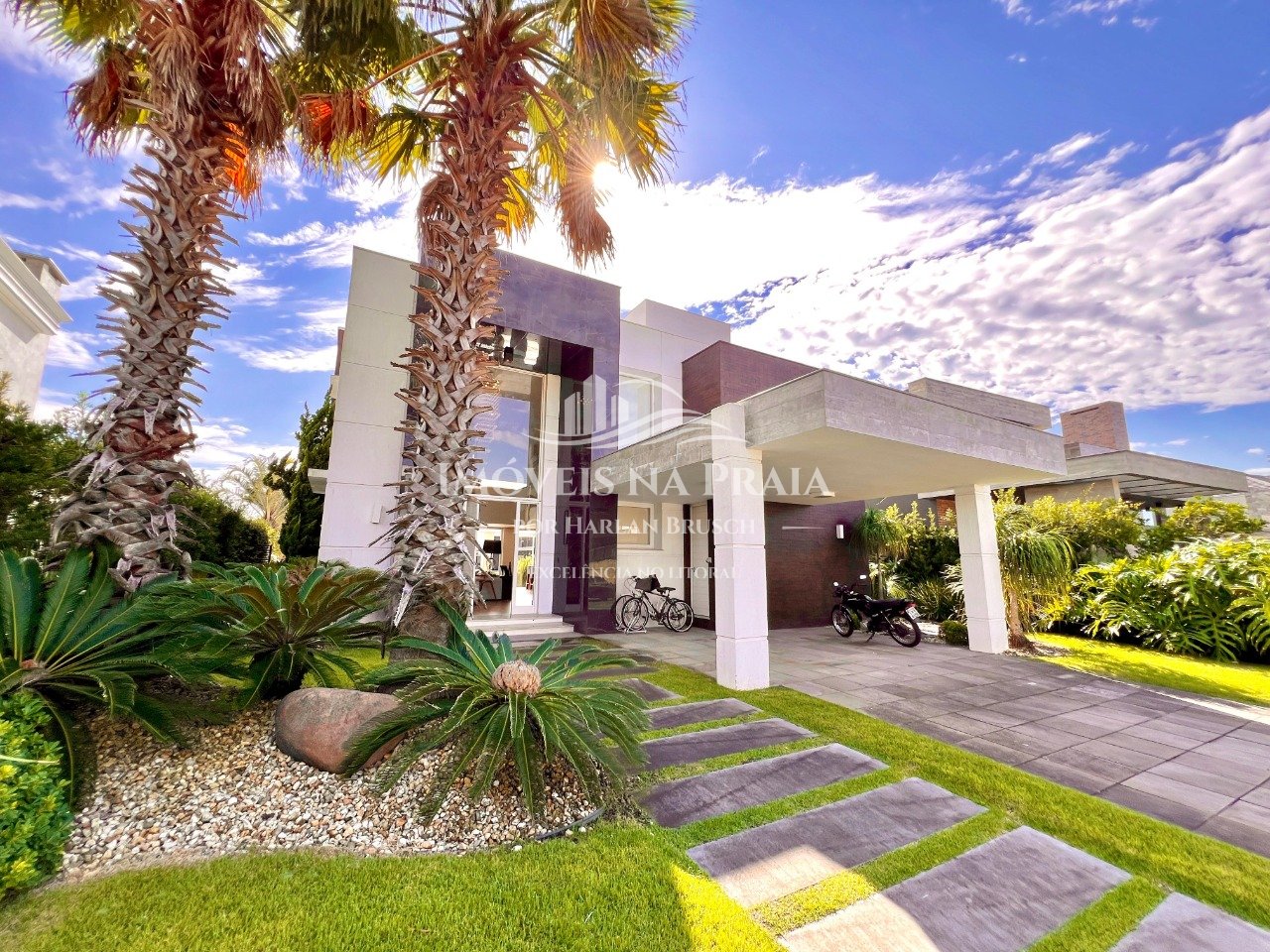 Casa em Condomínio 4 Dormitório(s) Bairro Celebrat