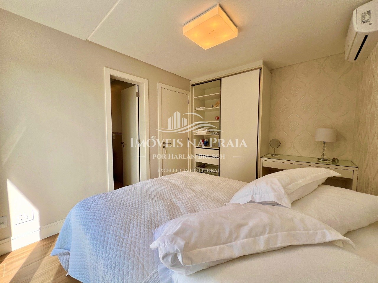 Foto 2 — Casa em Condomínio 4 Dormitório(s) Bairro Celebrat