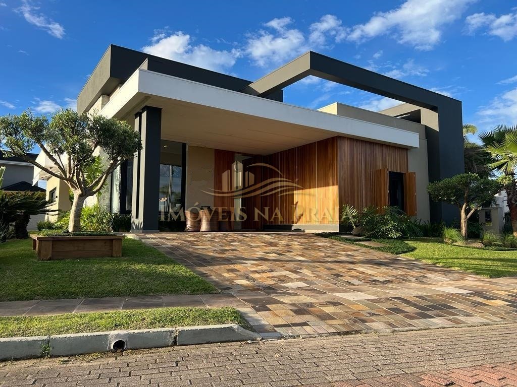 Casa em Condomínio 4 Dormitório(s) Bairro Quintas