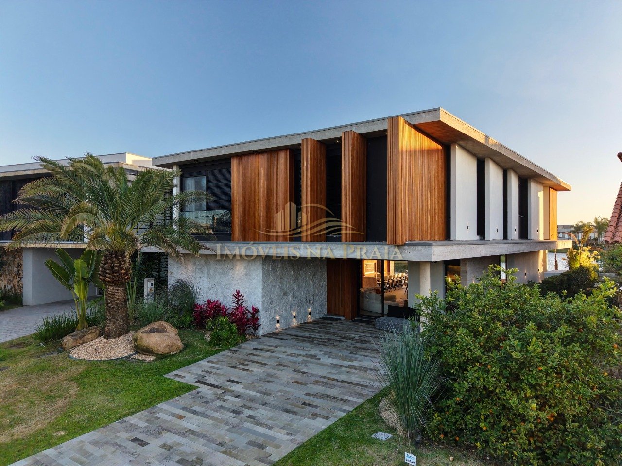 Casa em Condomínio 6 Dormitório(s) Bairro Enseada