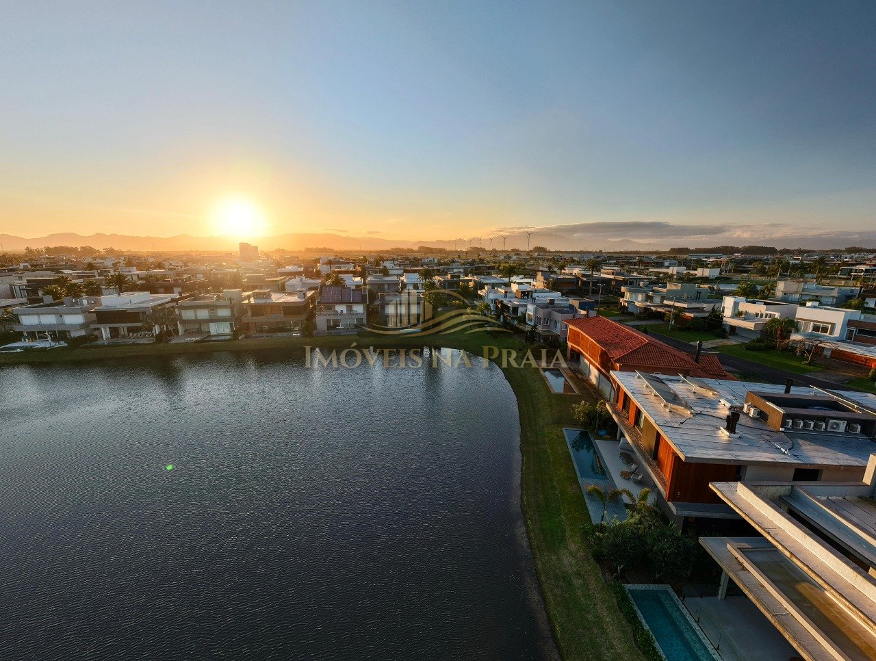 Foto 2 — Casa em Condomínio 6 Dormitório(s) Bairro Enseada