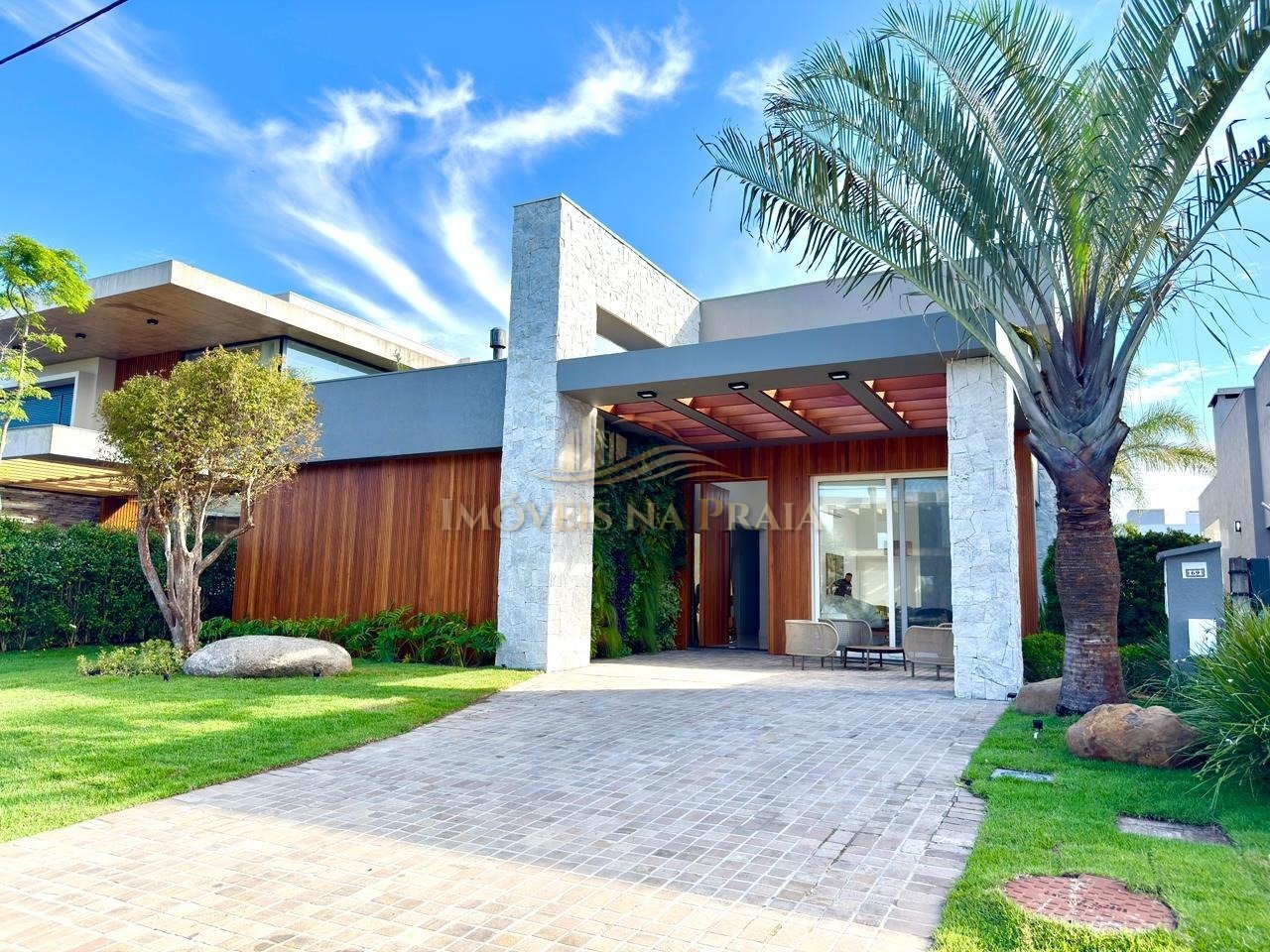 Casa em Condomínio 4 Dormitório(s) Bairro Enseada