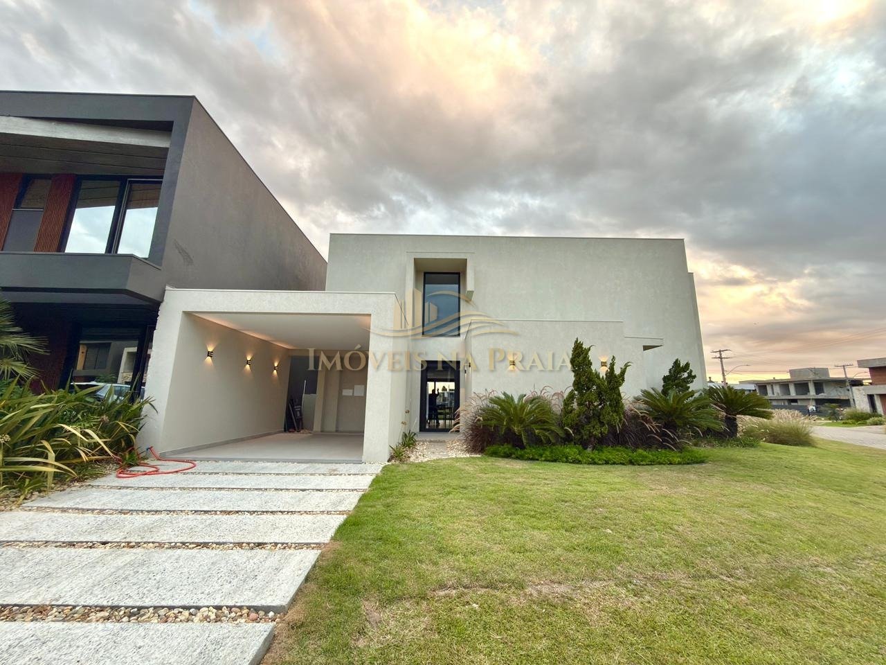 Casa em Condomínio 4 Dormitório(s) Bairro Sunset