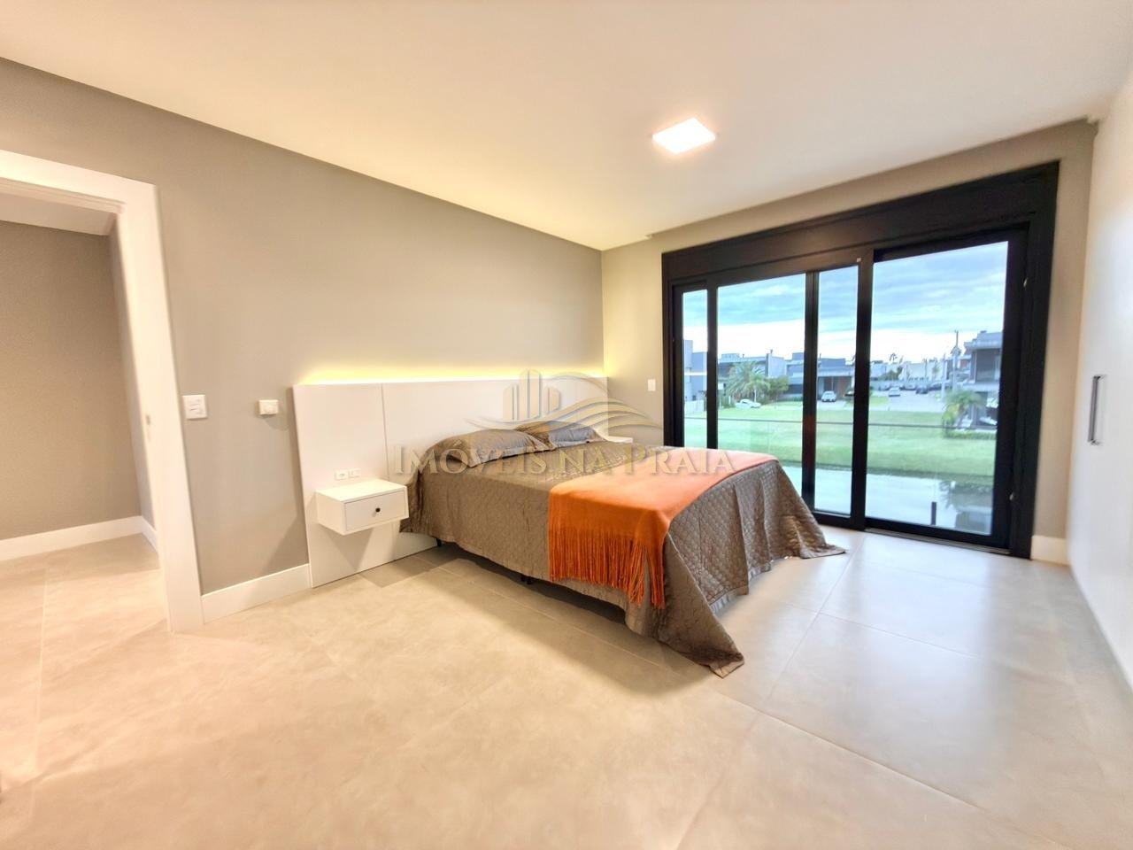 Foto 11 — Casa em Condomínio 4 Dormitório(s) Bairro Sunset