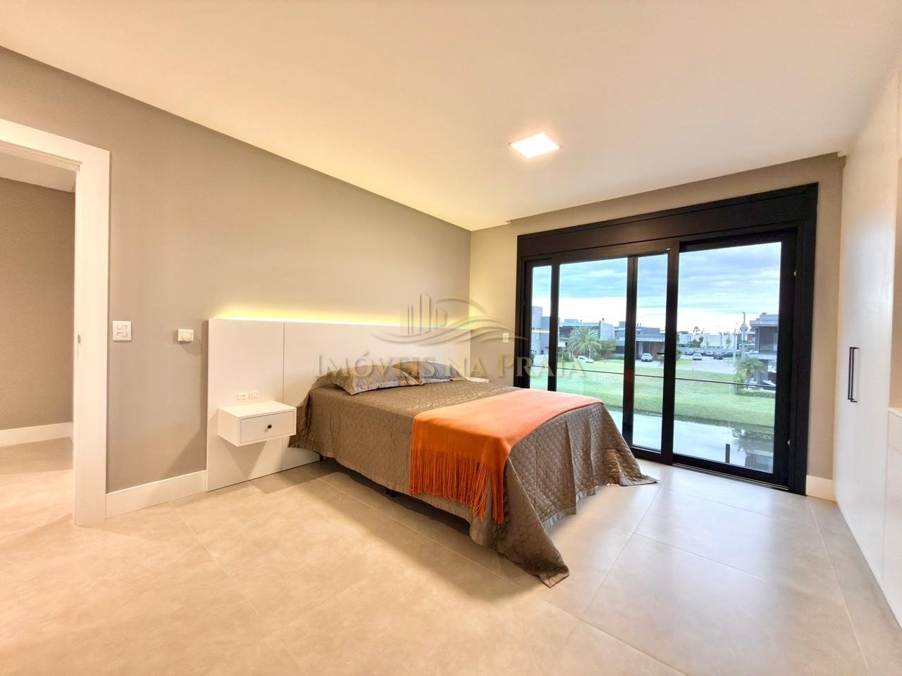 Foto 10 — Casa em Condomínio 4 Dormitório(s) Bairro Sunset