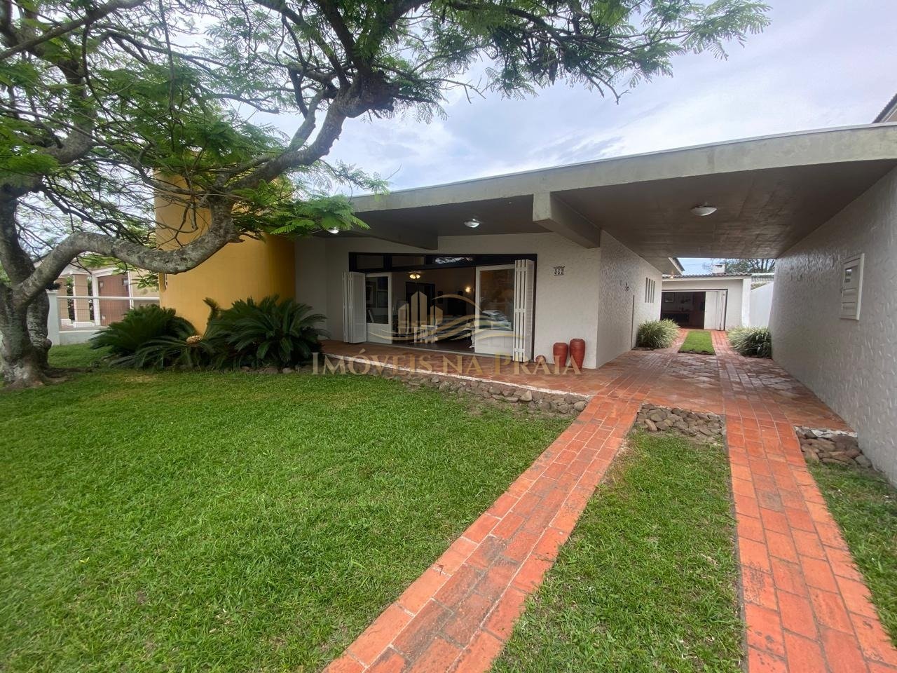 Casa 4 dormitórios no bairro Atlântida