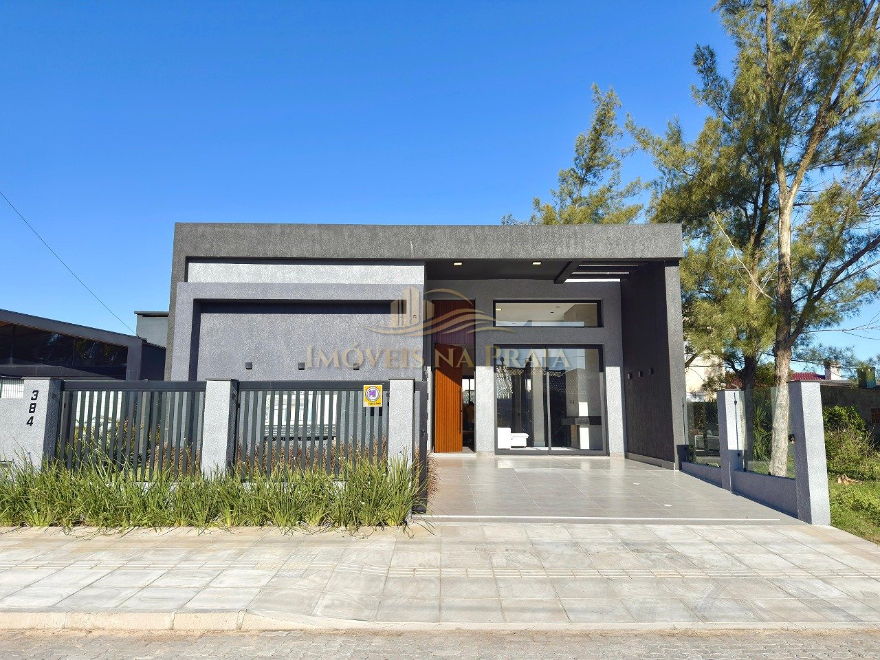 Casa 4 dormitórios no bairro Noiva do Mar