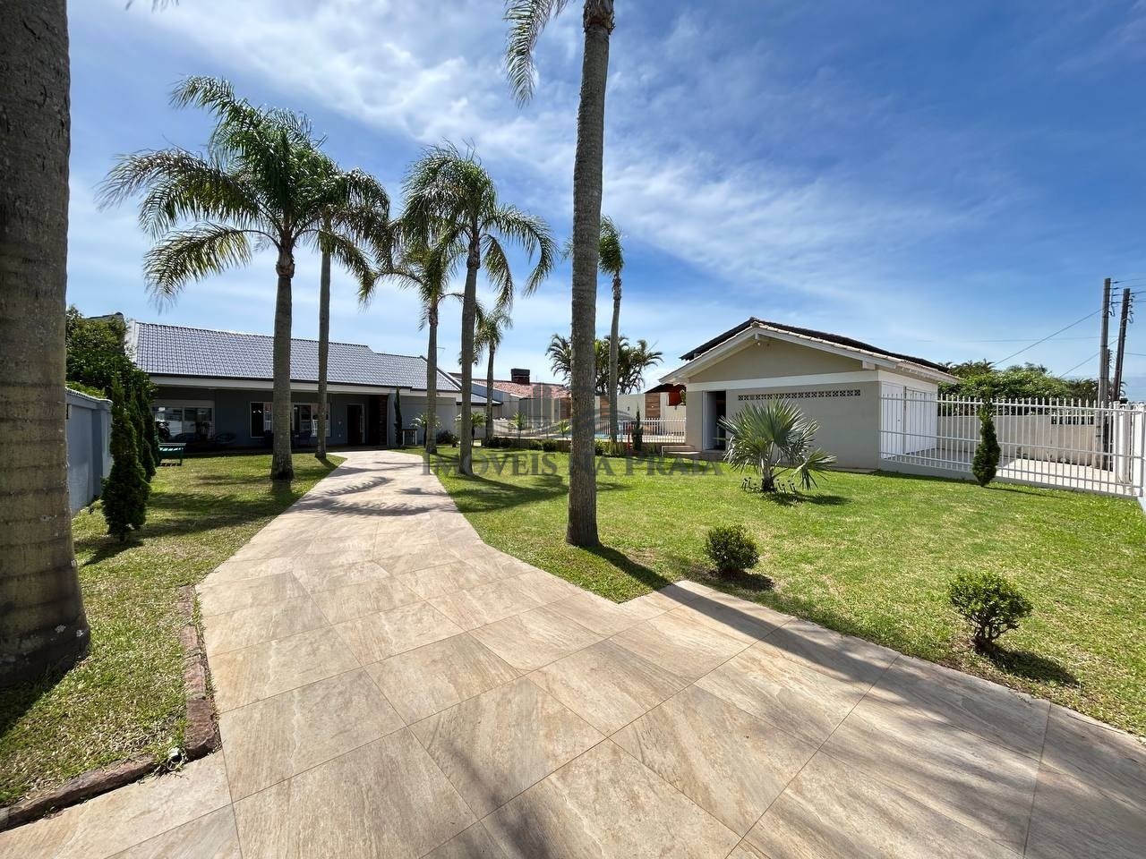 Casa 4 dormitórios no bairro Atlântida