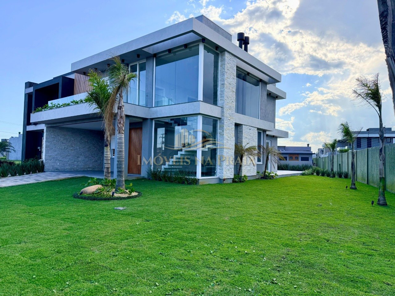 Casa em Condomínio no Sunset.