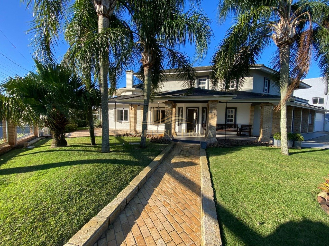 Sobrado mobiliado em Atlântida!