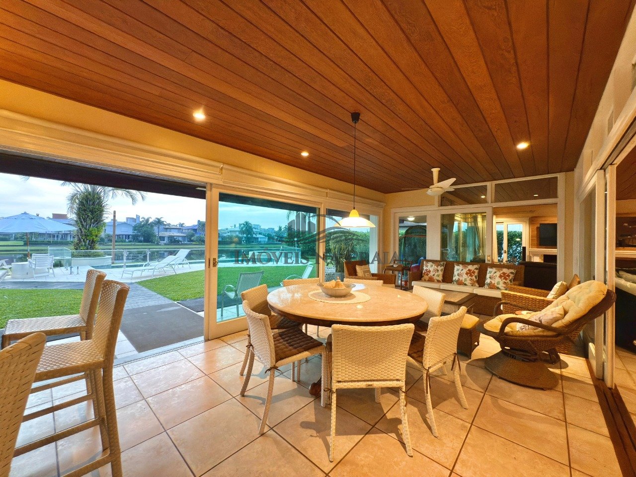 Foto 12 — Casa em Condomínio 5 dormitórios no bairro Atlântida Lagos Park