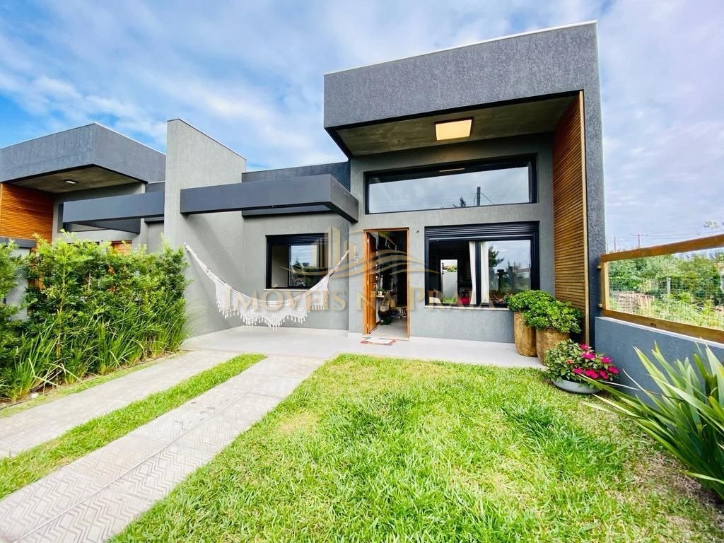 Casa 2 dormitórios no bairro Noiva do Mar