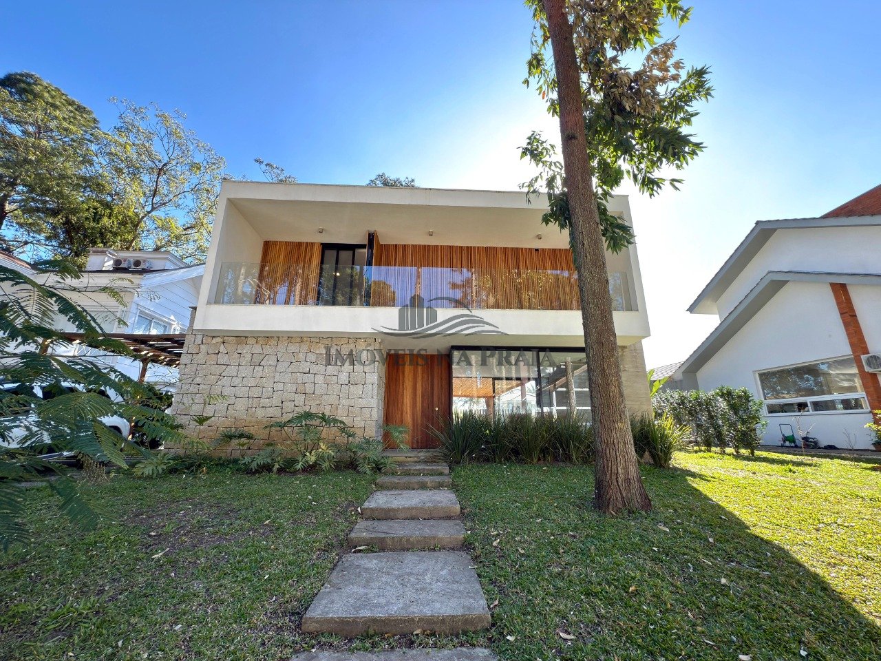 Casa em Condomínio 4 dormitórios no bairro Carmel