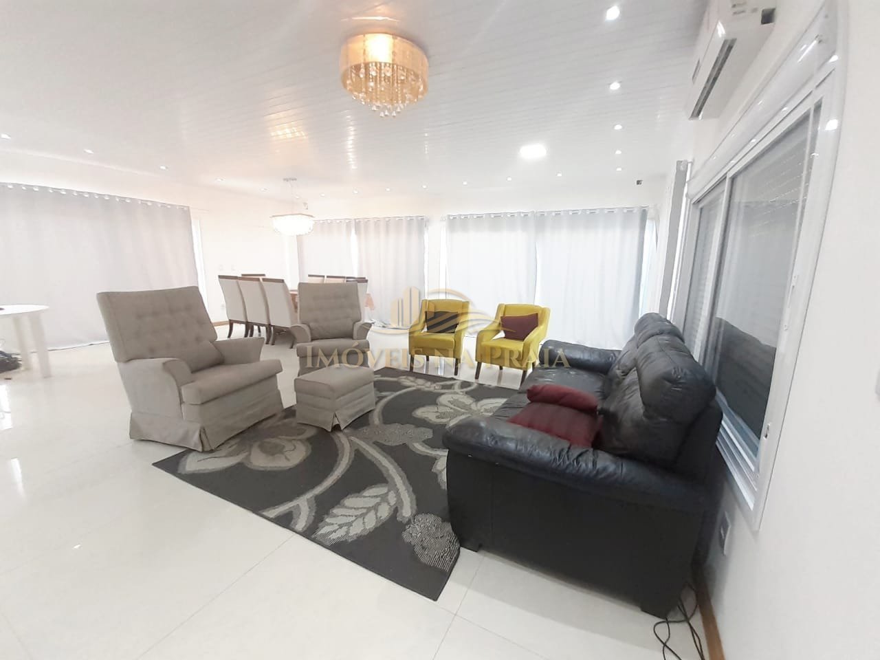 Casa 4 dormitórios no bairro Centro