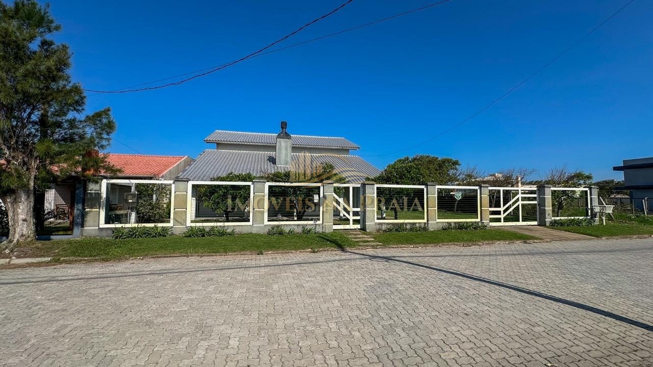 Foto 2 — Casa 4 dormitórios no bairro Rainha do Mar