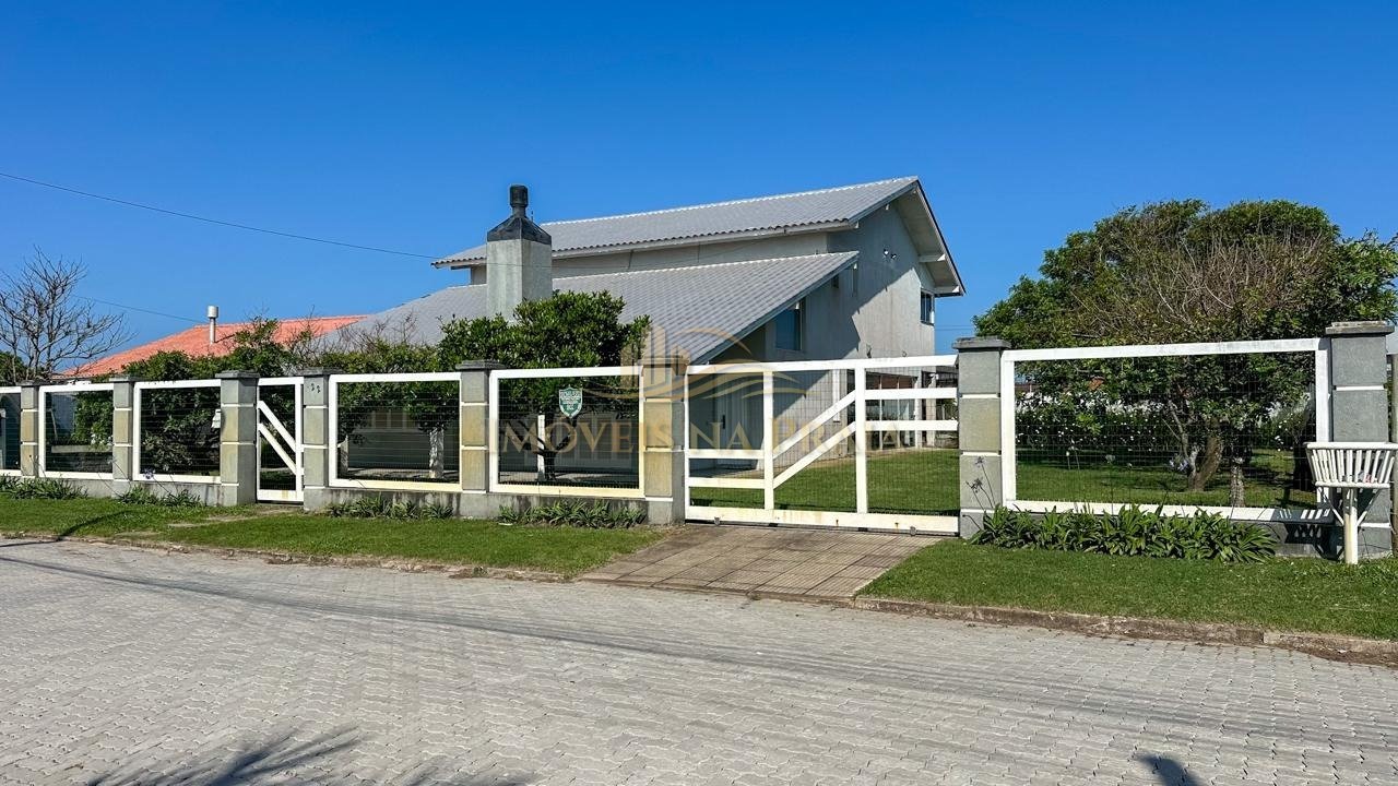 Casa 4 dormitórios no bairro Rainha do Mar