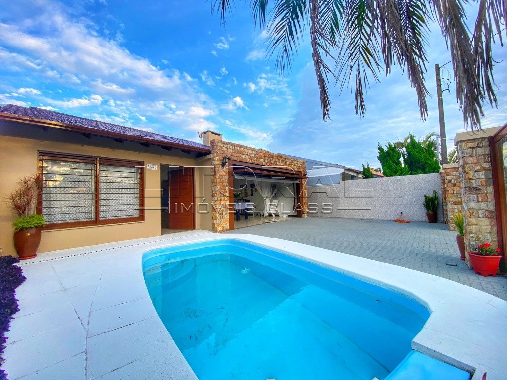 Casa 3 dormitórios no bairro Centro