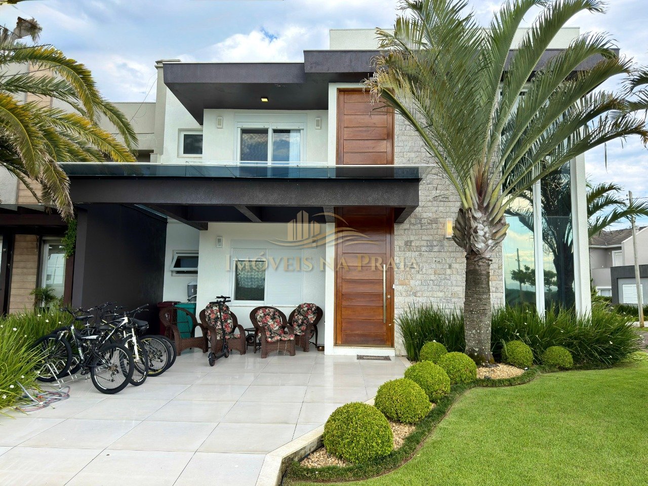 Casa em Condomínio 4 Dormitório(s) Bairro Las Palm